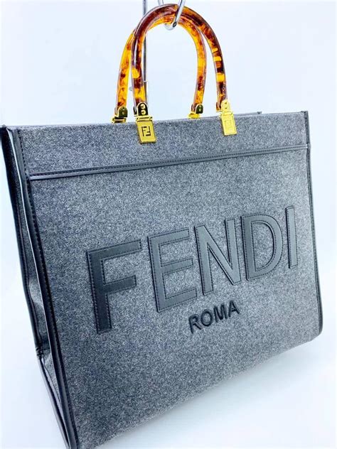 Рюкзаки FENDI: женская коллекция 